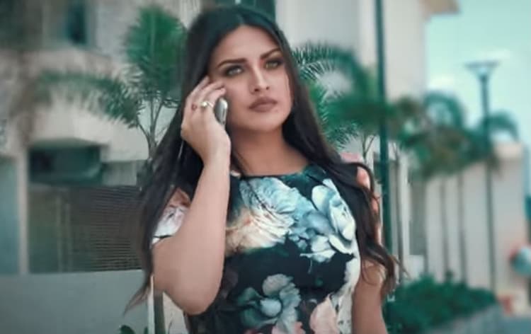 Bigg Boss फेम हिमांशी खुराना को अचानक कराना पड़ा भर्ती, किसान बिल पर प्रदर्शन के बाद हुआ कोरोना