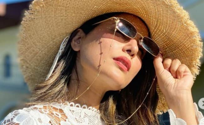 हिना खान की लेटेस्ट तसवीरों ने धड़काया फैंस का दिल, इन तसवीरों में दिखा 'तूफानी सीनियर' का बोल्ड अंदाज