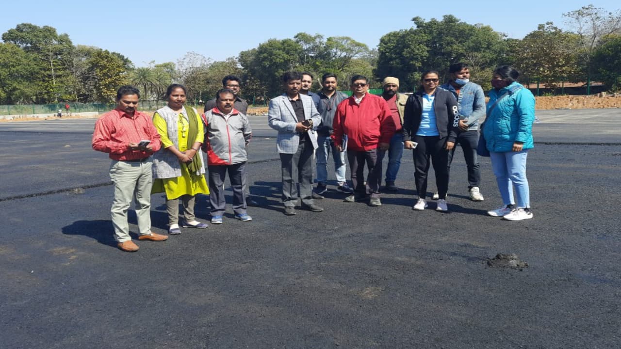 अंतरराष्ट्रीय स्तर के हॉकी स्टेडियम का खूंटी में हो रहा निर्माण, हॉकी इंडिया के टेक्निकल टीम ने की जांच
