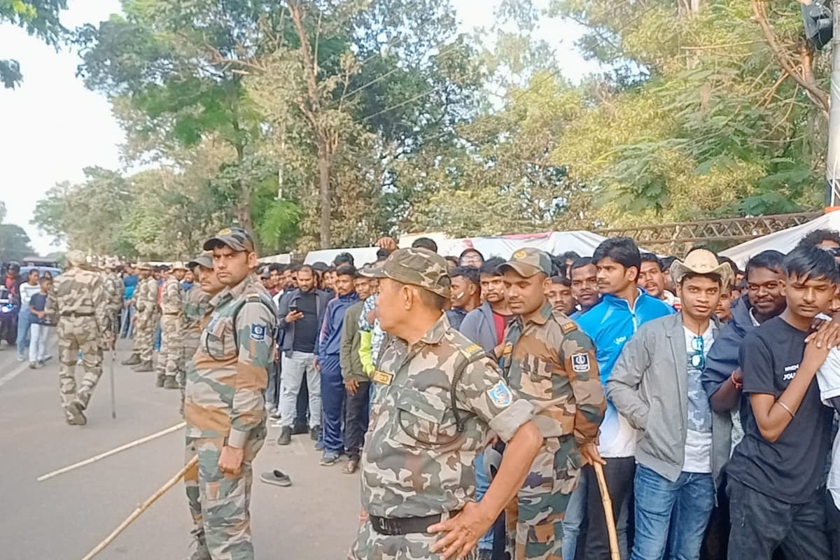 PHOTOS: झारखंड महिला एशियन चैंपियंस ट्रॉफी के लिए भारत व जापान के बीच आज फाइनल मुकाबला, देखने उमड़े खेल प्रेमी