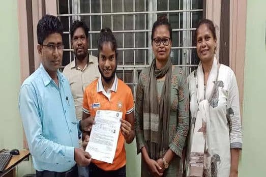 National Sports Day 2021 : राष्ट्रीय खेल दिवस से पहले झारखंड की इस हॉकी खिलाड़ी को रेलवे ने इस पद पर दी नौकरी