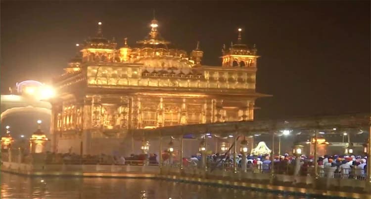 Hola Mohalla: स्वर्ण मंदिर में मनाया गया होला मोहल्ला, जानें इससे जुड़ी खास बातें