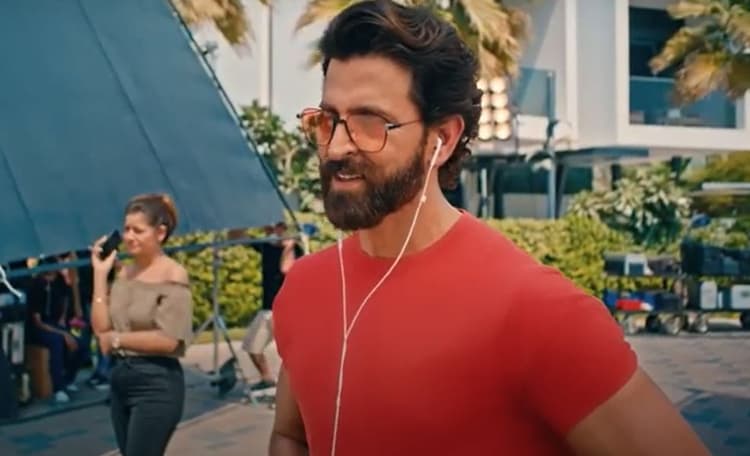 15 सेकेंड के इस टीजर में छुपा है ऋतिक का सीक्रेट डांस सेलिब्रेशन! जानिए क्या होगा सुपरस्टार का दीवाली धमाका