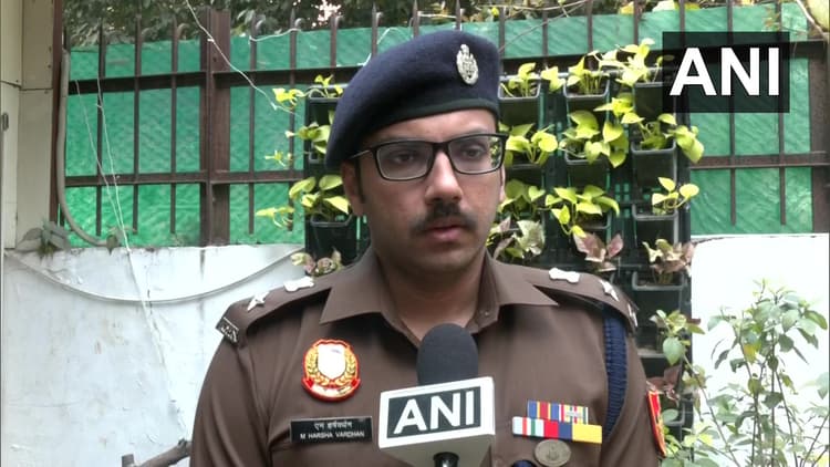 दिल्ली में ट्रिपल मर्डर: शख्स ने की पत्नी समेत दो मासूमों की गला काटकर हत्या, खुदकुशी की कोशिश