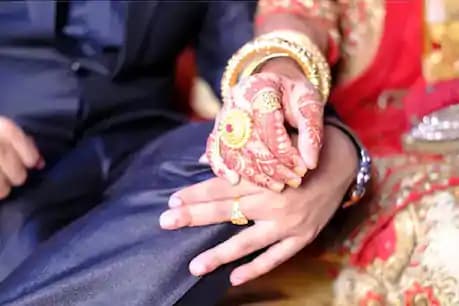 पत्नी की तलाश में भूख हड़ताल पर बैठा पति, 90 किमी. पैदल चलकर पहुंचा था थाने