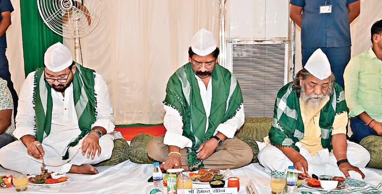 आठ साल बाद सीएम आवास में हुआ इफ्तार का आयोजन, राज्य सांसद शिबू सोरेन समेत कई मंत्री विधायक हुए शामिल