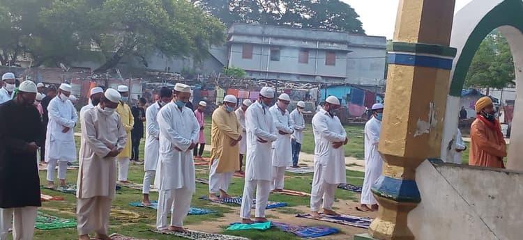 Bakrid 2020 : मस्जिद व ईदगाह में अदा की गई बकरीद की नमाज