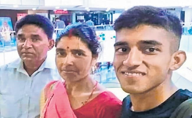 बिहार के कैप्टन आशुतोष कुमार को मरणोपरांत शौर्य चक्र का सम्मान, तीन आतंकवादियों को किया था ढेर