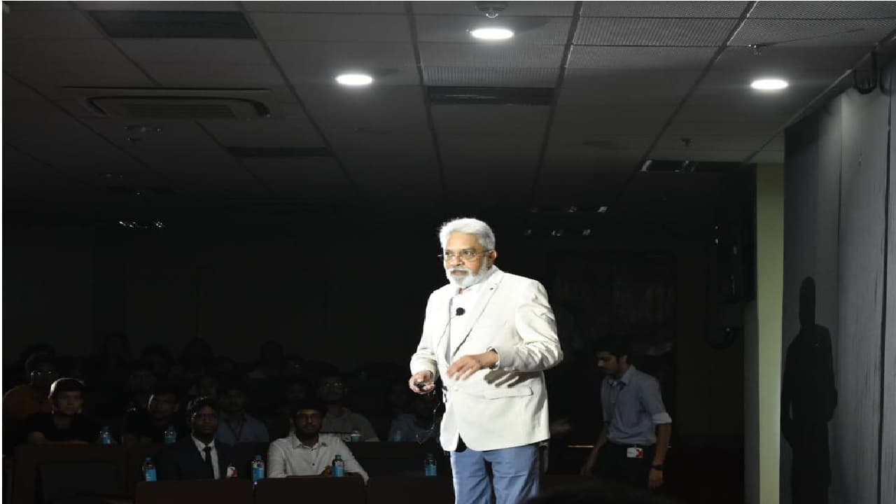 IIT पटना में दो दिवसीय TEDx कार्यक्रम का हुआ आगाज, वक्ताओं ने दिखाई अपने जीवन यात्रा की झलक IIT पटना में दो दिवसीय TEDx कार्यक्रम का हुआ आगाज, वक्ताओं ने दिखाई अपने जीवन यात्रा की झलक