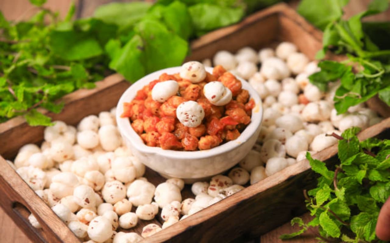 मुट्ठी भर मखाना है सेहत की खान, फायदे जानेंगे तो चौंक जाएंगे