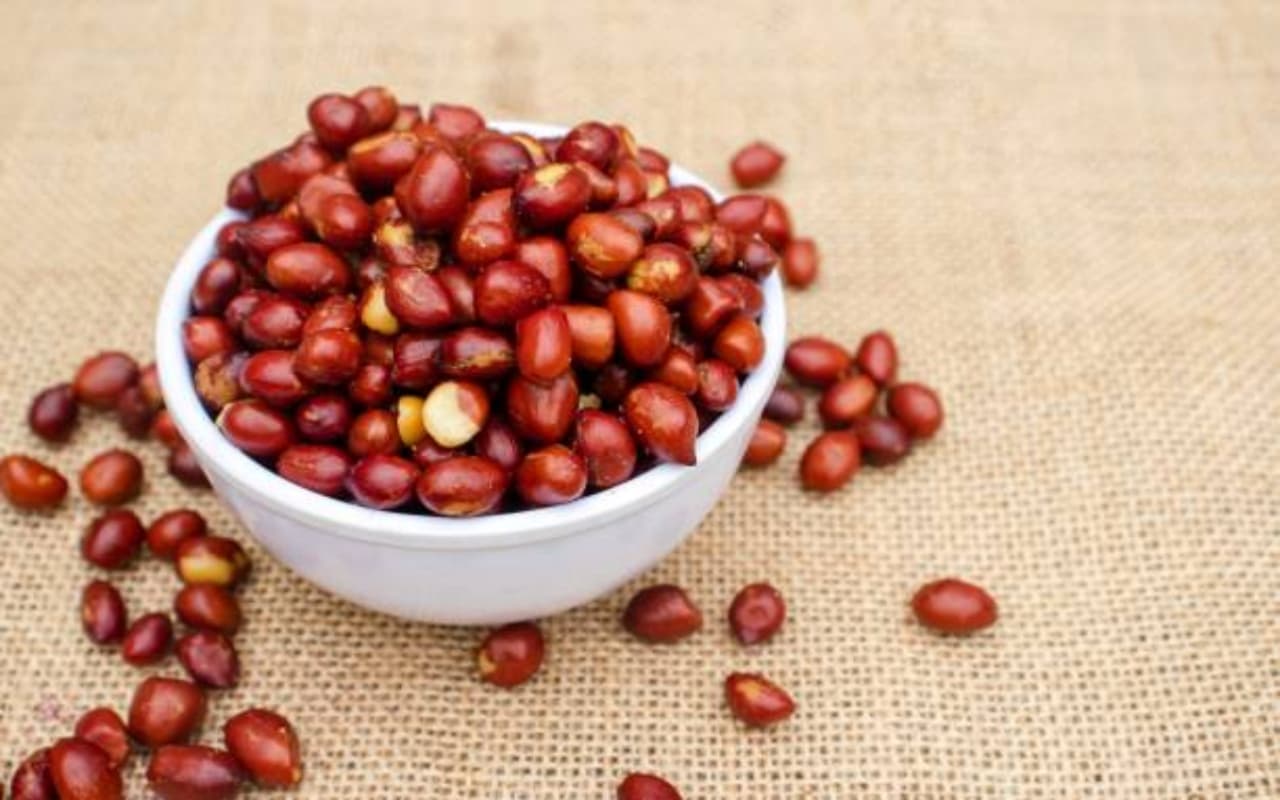 Peanuts for Skin: चेहरे की खूबसूरती बढ़ाएगी मूंगफली, जानिए इसके 7 फायदे