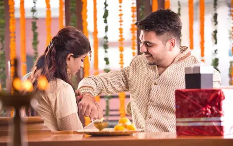 Happy Raksha Bandhan : रक्षाबंधन पर बहन को उपहार के साथ दीजिए स्पेशल प्यार, आजमाएं ये टिप्स