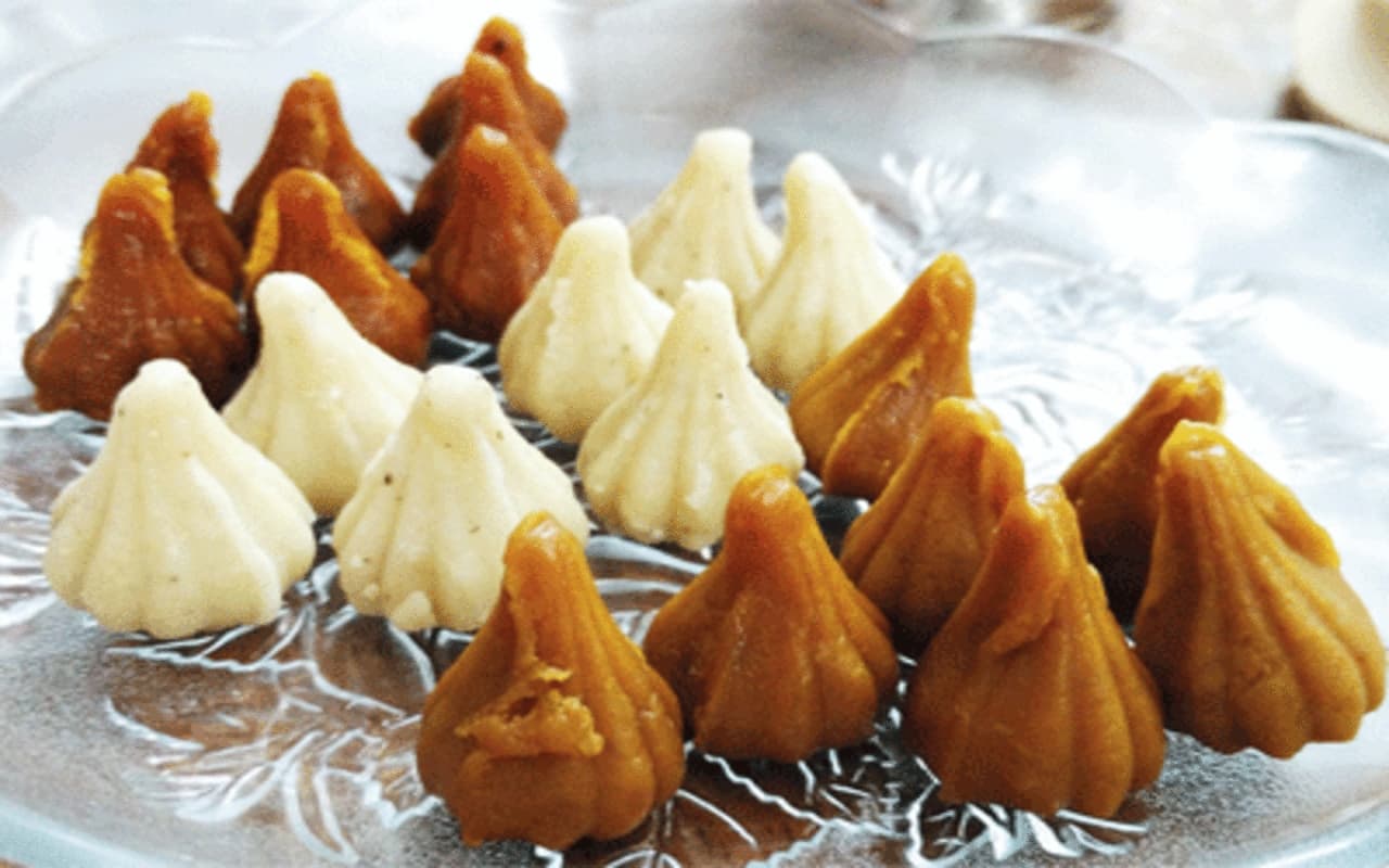 Ganesh Chaturthi Modak: इस गणेश चतुर्थी घर पर बनाएं ये 5 तरह के मोदक, इनमें से एक है बप्पा को बहुत प्रिय Ganesh Chaturthi Modak: इस गणेश चतुर्थी घर पर बनाएं ये 5 तरह के मोदक, इनमें से एक है बप्पा को बहुत प्रिय