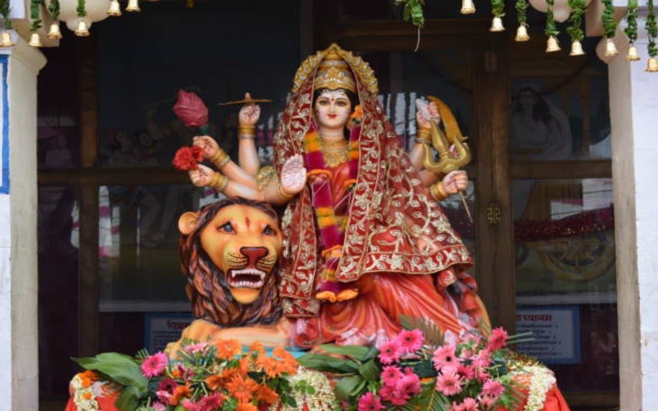 Navratri 2023 Totke: नवरात्रि में बन रहें हैं कई दुर्लभ संयोग, इनकी खरीदारी से होगी धन-वैभव में वृद्धि Navratri 2023 Totke: नवरात्रि में बन रहें हैं कई दुर्लभ संयोग, इनकी खरीदारी से होगी धन-वैभव में वृद्धि