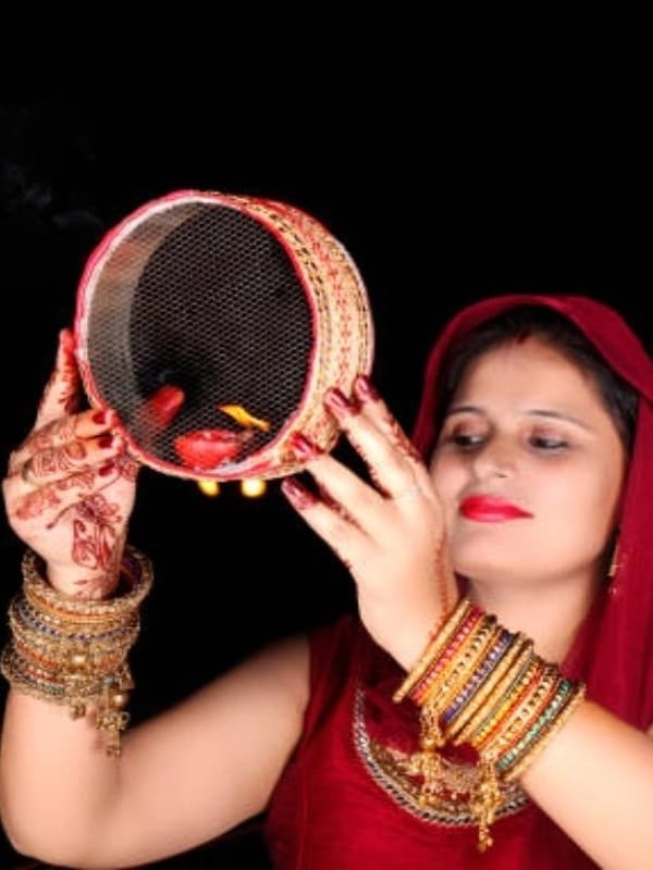 करवा चौथ व्रत पूजा सामग्री की यहां देखें पूरी लिस्ट