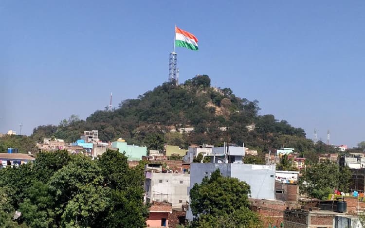 Independence Day 2023 Temple Visit: इस मंदिर में हर 15 अगस्त को फहराया जाता है तिरंगा,जानें इसके पीछे की कहानी