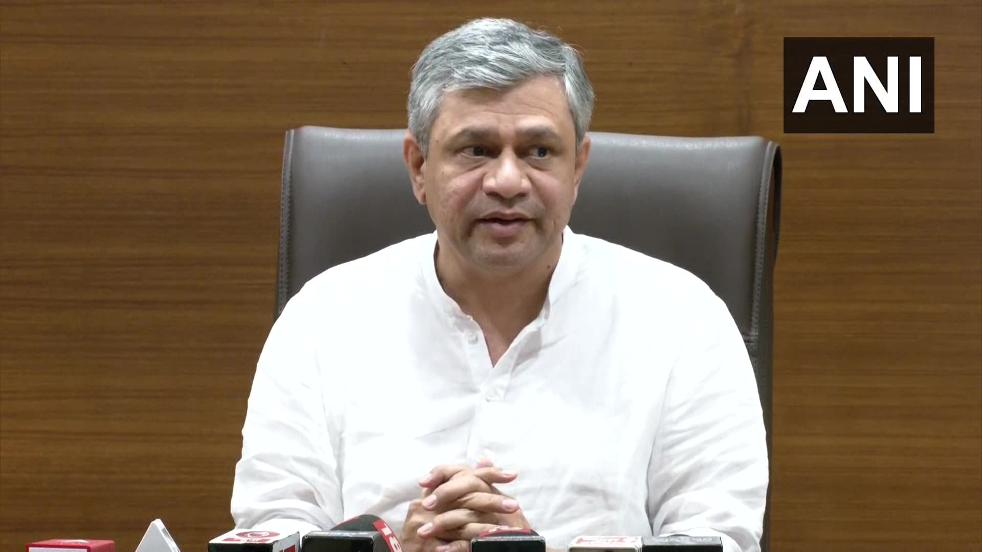 पशुओं के टकराने से एक साल में 4000 ट्रेनें प्रभावित, रेलवे बना रहा मास्टरप्लान, रेल मंत्री ने कही ये बात