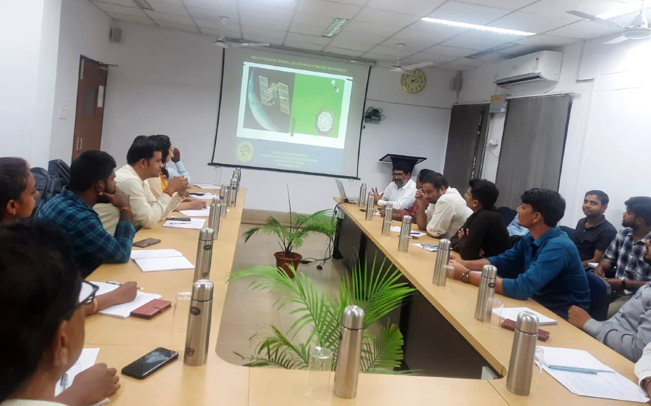 वन विभाग के अधिकारी रांची में ले रहे इंटरनेट GIS और रिमोट सेंसिंग टेक्नोलॉजी का प्रशिक्षण