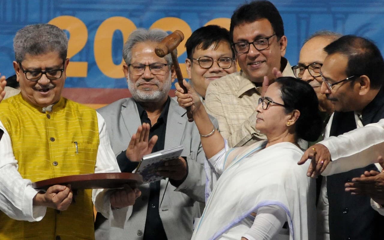 46वें अंतरराष्ट्रीय कोलकाता पुस्तक मेला का ममता बनर्जी ने किया उद्घाटन, कहा – हेट स्पीच को करें ब्लैक आउट 46वें अंतरराष्ट्रीय कोलकाता पुस्तक मेला का ममता बनर्जी ने किया उद्घाटन, कहा – हेट स्पीच को करें ब्लैक आउट