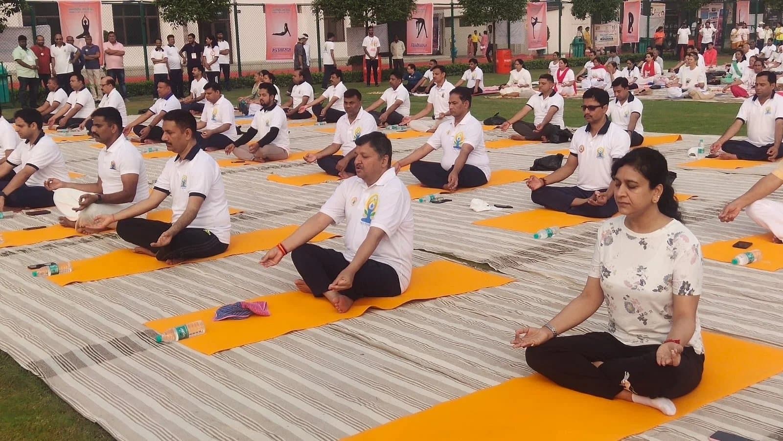 International Yoga Day: जिम में वर्कआउट के साथ रोज करें योगासन, फिटनेस में मिलेगा फायदा, दूर होंगी बीमारियां
