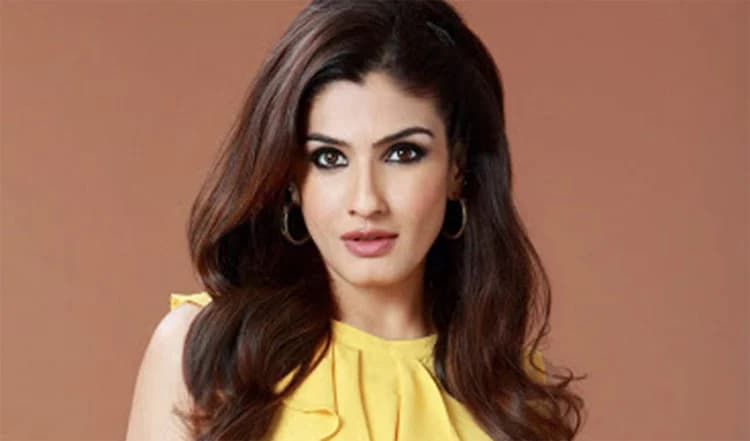फैन ने Raveena Tandon से पूछा- अगले जन्म में मुझसे शादी करेंगी? तो अभिनेत्री ने दिया दिलचस्प जवाब फैन ने Raveena Tandon से पूछा- अगले जन्म में मुझसे शादी करेंगी? तो अभिनेत्री ने दिया दिलचस्प जवाब