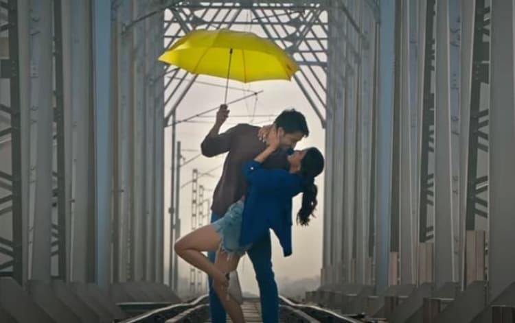 Iss Baarish Mein Song: जैस्मीन भसीन-शाहीर शेख का लव एंथम गाना 'इस बारिश में' रिलीज, देखें रोमांटिक वीडियो