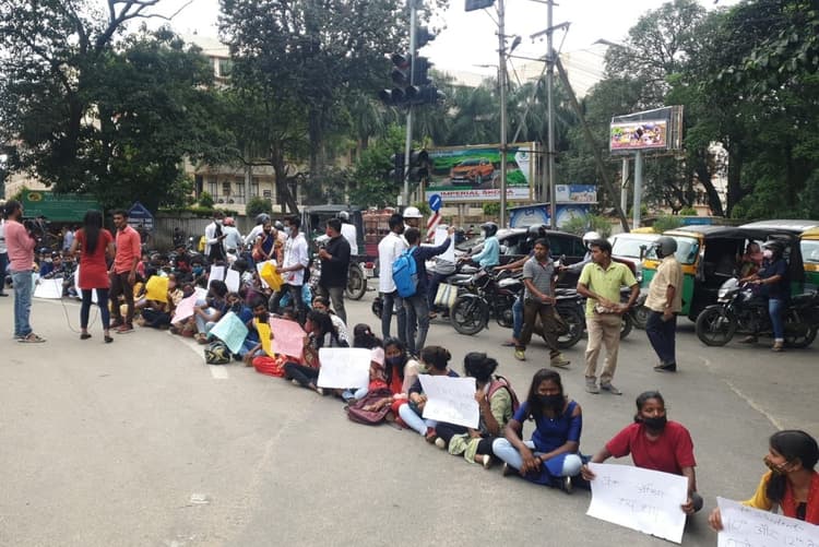 JAC Board 12 Result 2021 : झारखंड इंटर के रिजल्ट से नाखुश छात्रों को शिक्षा मंत्री का आवास घेरने से पहले रोका