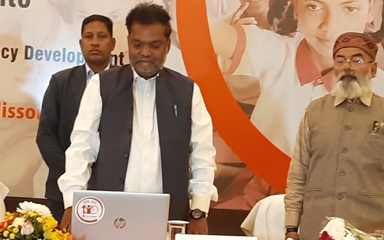 शिक्षा के मामले में अन्य राज्यों को टक्कर देगा झारखंड, सेव द चिल्ड्रेन के कार्यक्रम में बोले जगरनाथ महतो