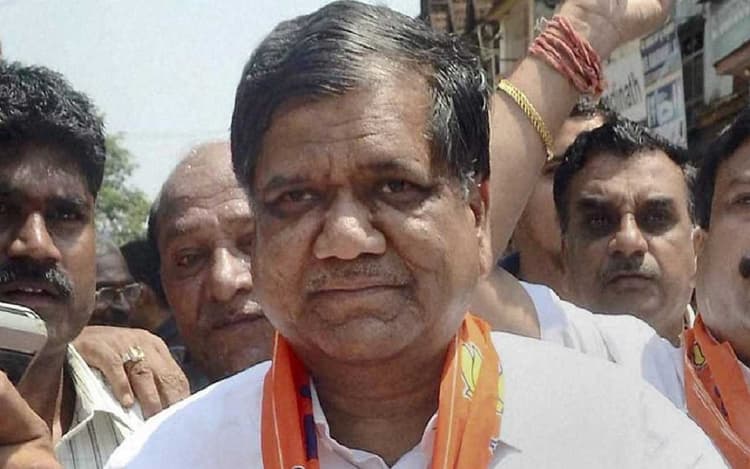 Karnataka Election: चुनाव से पहले बीजेपी में भगदड़ जारी, पूर्व सीएम जगदीश शेट्टार ने भी छोड़ी पार्टी