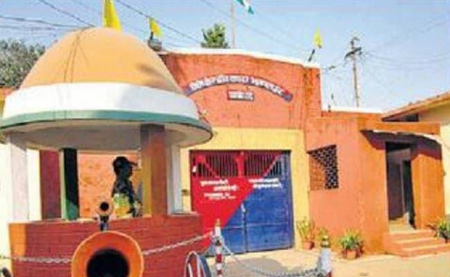 बक्सर में पिता व दो बेटों की हत्या के आरोपित को भागलपुर जेल में किया गया शिफ्ट, जानिये क्या थी आशंका...