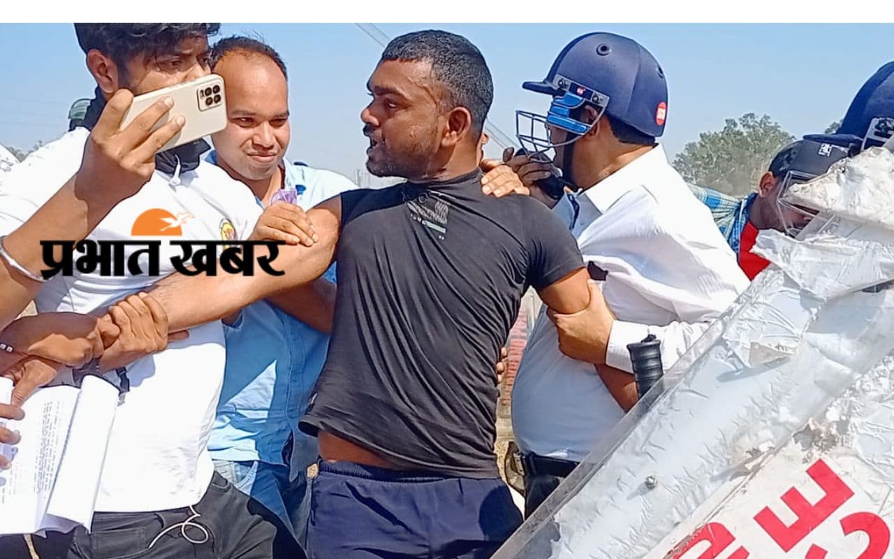 विधानसभा के बाहर पुलिस की लाठी खाने के बाद बोले जयराम महतो- भगत सिंह के शहादत दिवस पर गोली से भी नहीं डरेंगे विधानसभा के बाहर पुलिस की लाठी खाने के बाद बोले जयराम महतो- भगत सिंह के शहादत दिवस पर गोली से भी नहीं डरेंगे