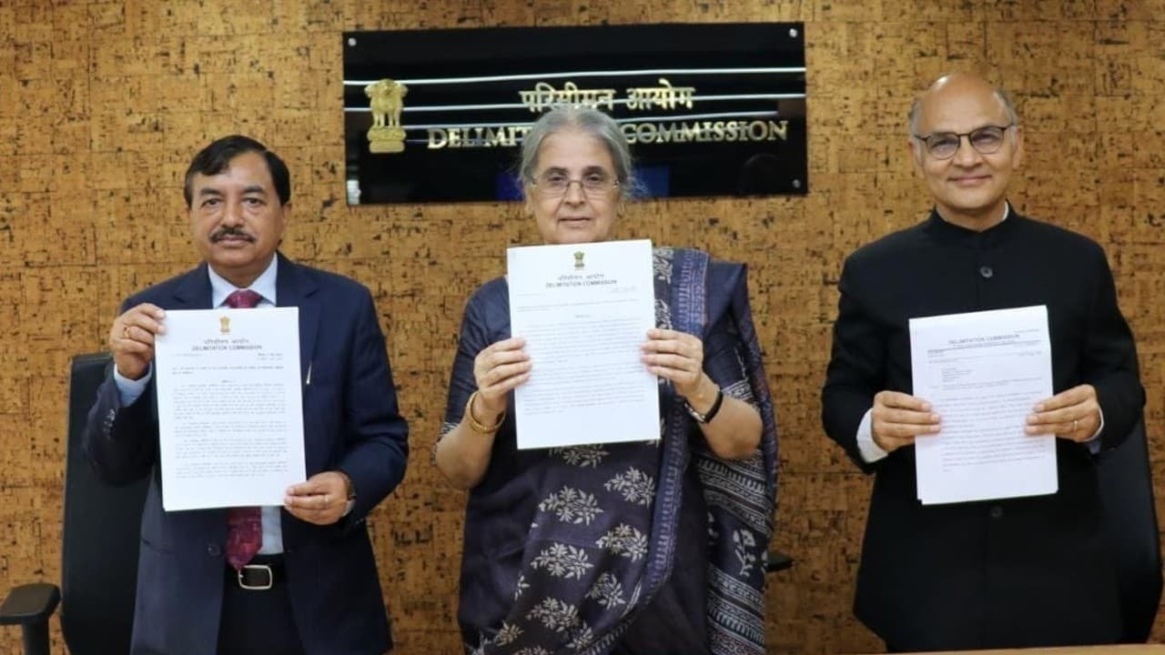 Jammu-Kashmir Delimitation: जम्मू-कश्मीर में परिसीमन का काम पूरा, आयोग ने अंतिम आदेश पर किये हस्ताक्षर