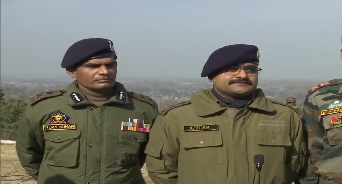 जम्मू-कश्मीर में मारे गये जैश-ए-मोहम्मद के आतंकवादियों की पहचान निसार अहमद और मुफ्ती अल्ताफ के रूप में हुई जम्मू-कश्मीर में मारे गये जैश-ए-मोहम्मद के आतंकवादियों की पहचान निसार अहमद और मुफ्ती अल्ताफ के रूप में हुई