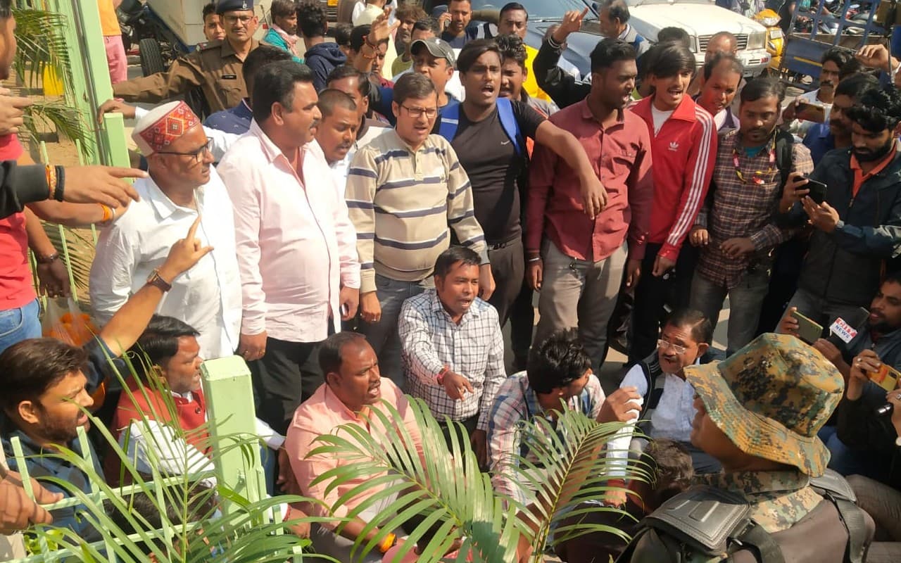 जमशेदपुर के मानगो में भिड़ गये कांग्रेस-भाजपा समर्थक, जानें क्या थी वजह