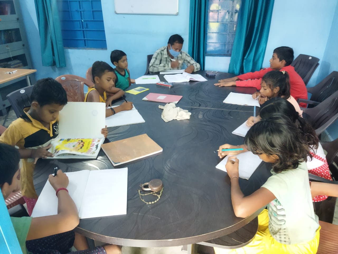 Jharkhand News : झारखंड का एक ऐसा जिला, जहां कम्युनिटी लाइब्रेरी के जरिए बच्चों का मार्गदर्शन करते हैं अधिकारी