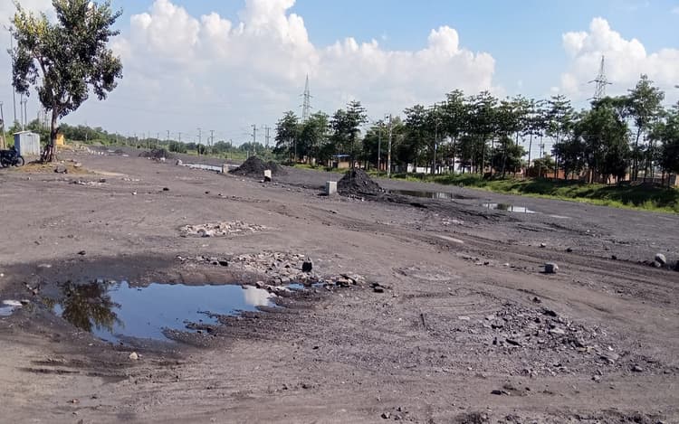 जामताड़ा रेलवे साइडिंग: कोयला ढुलाई ठप, डंपर मालिकों की दुर्गा पूजा रही फीकी, ये है वजह