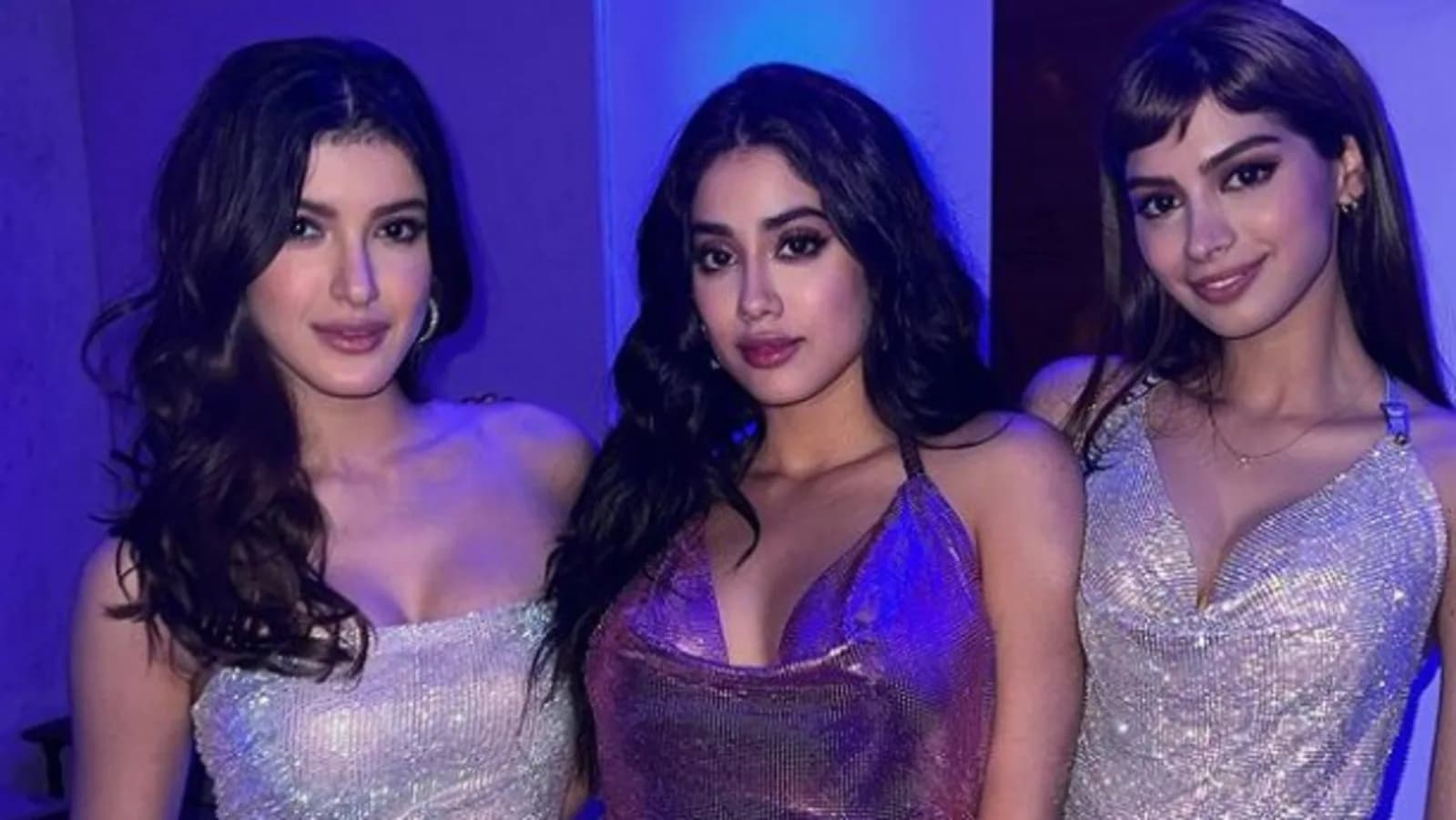 Janhvi Kapoor ने खुशी कपूर और शनाया कपूर संग शेयर की बोल्ड फोटो, कैप्शन ने खींचा फैंस का ध्यान Janhvi Kapoor ने खुशी कपूर और शनाया कपूर संग शेयर की बोल्ड फोटो, कैप्शन ने खींचा फैंस का ध्यान