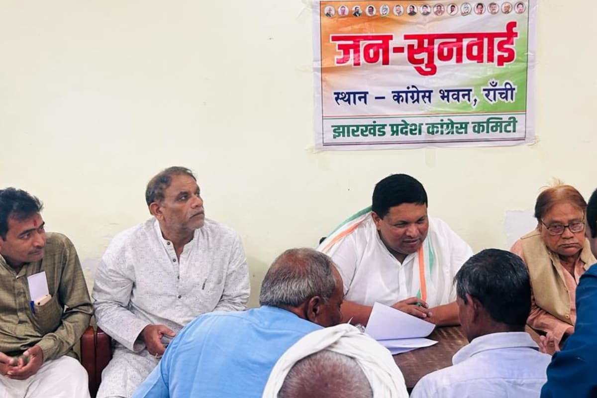 झारखंड: रांची के कांग्रेस भवन में कृषि मंत्री बादल पत्रलेख की जनसुनवाई, फरियादियों ने लगायी ये गुहार