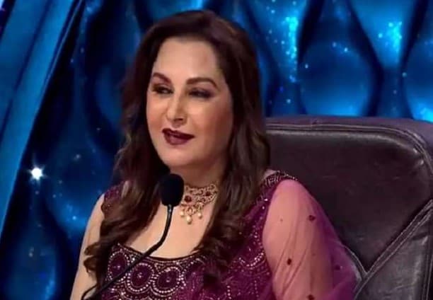 Indian Idol 12 : जया प्रदा ने 37 साल बाद खोला राज, बताया क्यों 'दे दे प्यार दे' गाने में अमिताभ बच्चन ने जेब के अंदर रखा था हाथ