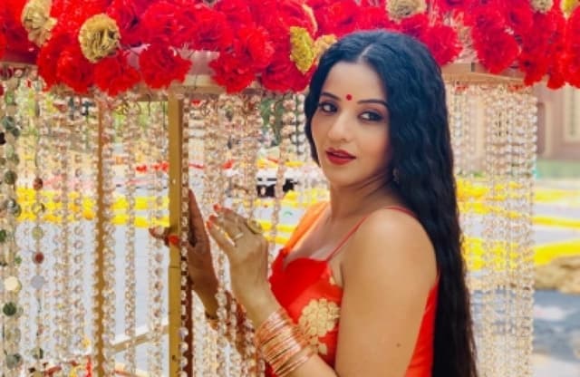 Bhojpuri Gana: लॉकडाउन में Monalisa के डांस Video बार बार देखे जा रहे, आपने देखा क्या?