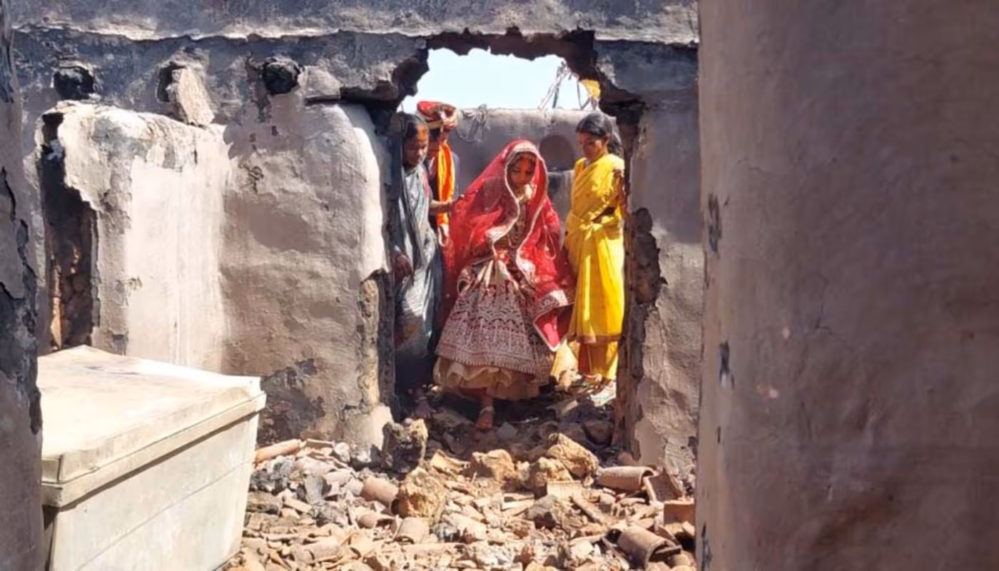 लातेहार में अग्नि के फेरे ले रहे थे दूल्हा-दुल्हन, टंडवा में घर जलकर हो गया राख