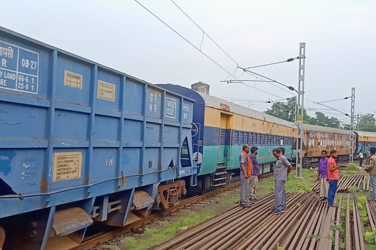 Indian Railways News: झारखंड में टला बड़ा हादसा, साहिबगंज में बिना इंजन चलने लगी मालगाड़ी