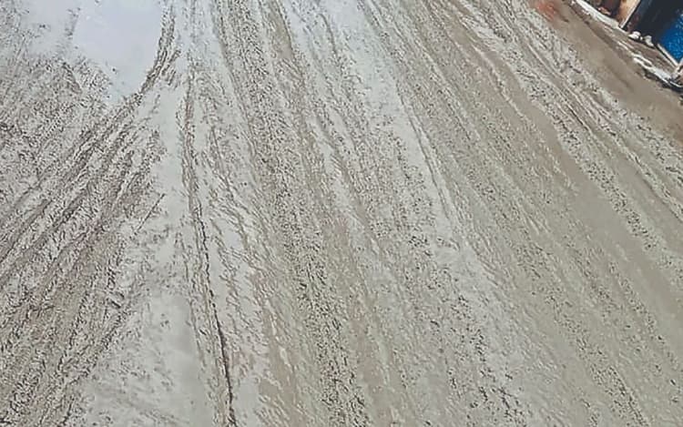 रांची की टीम ने 3 दिन में चाकुलिया की सड़क को दुरुस्त करने का दिया था अल्टीमेटम, एक माह बाद भी नहीं बदली सूरत