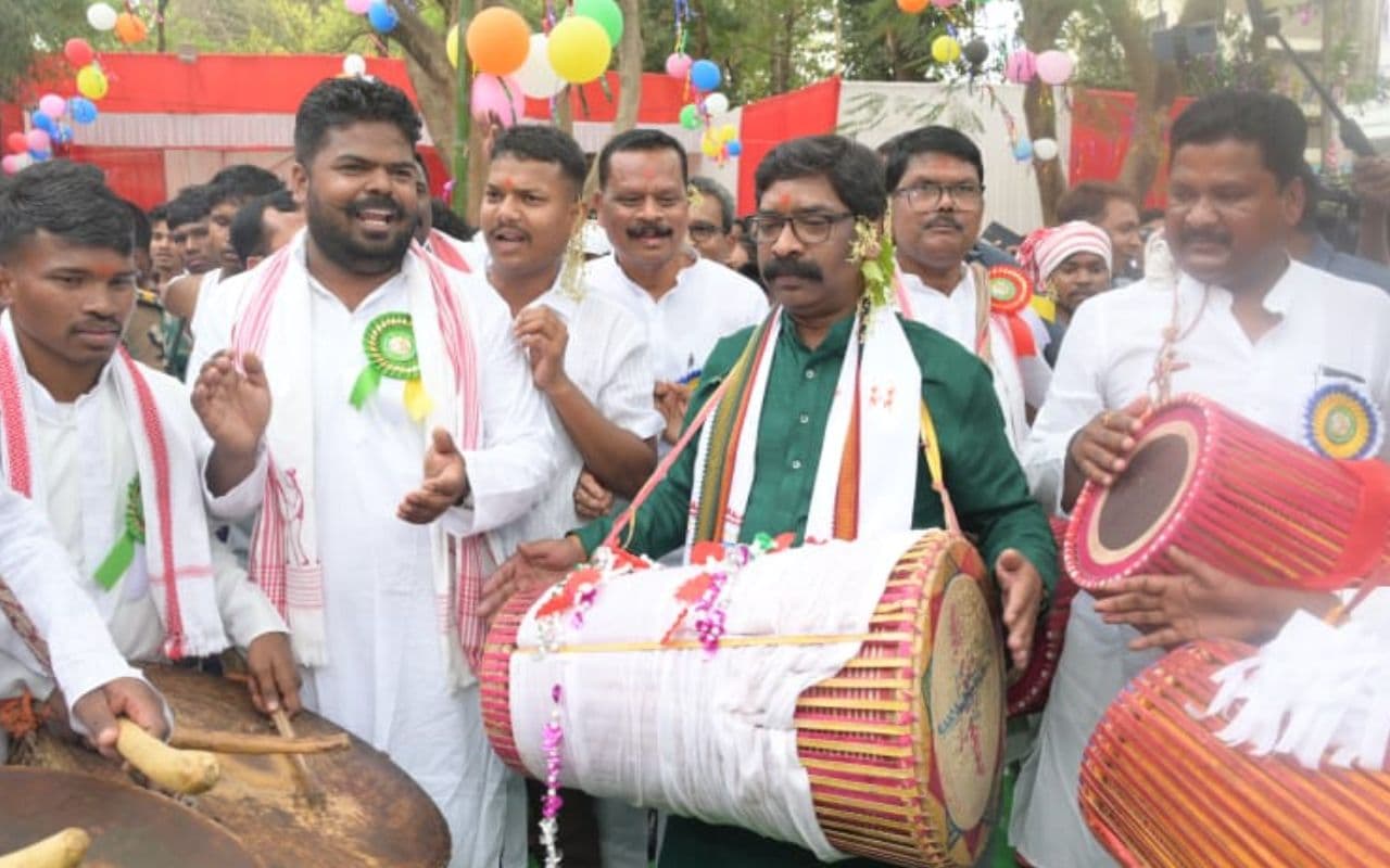 सरहुल पर बोले CM हेमंत सोरेन- आदिवासी छात्रावास का होगा कायाकल्प, लड़के-लड़कियों के लिए अलग-अलग हॉस्टल बनेंगे