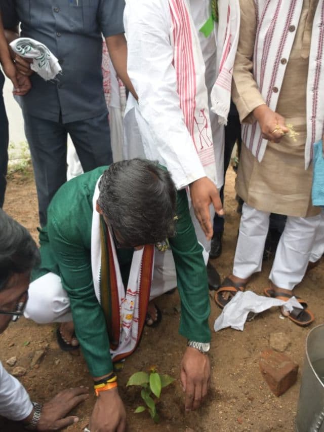 Sarhul 2023: झारखंड के मुख्यमंत्री हेमंत सोरेन ने ऐसे मनाया सरहुल, आप भी देखें
