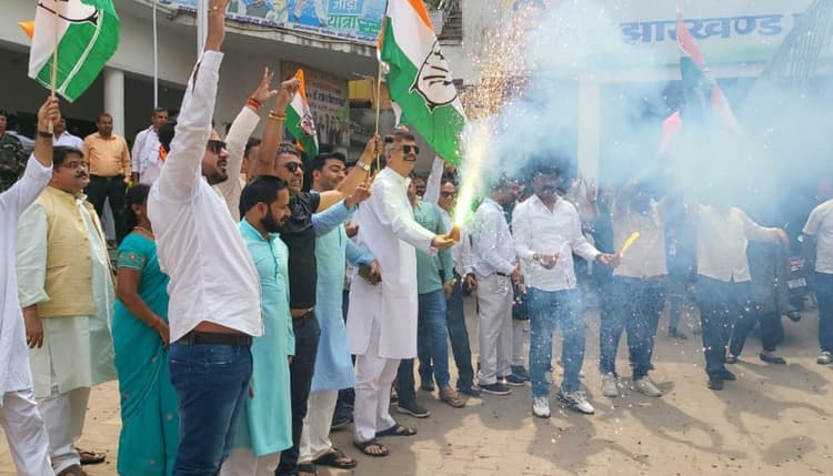 कर्नाटक में जीत पर झूमे झारखंड के कांग्रेसी, प्रदेश अध्यक्ष राजेश ठाकुर ने कही ये बात