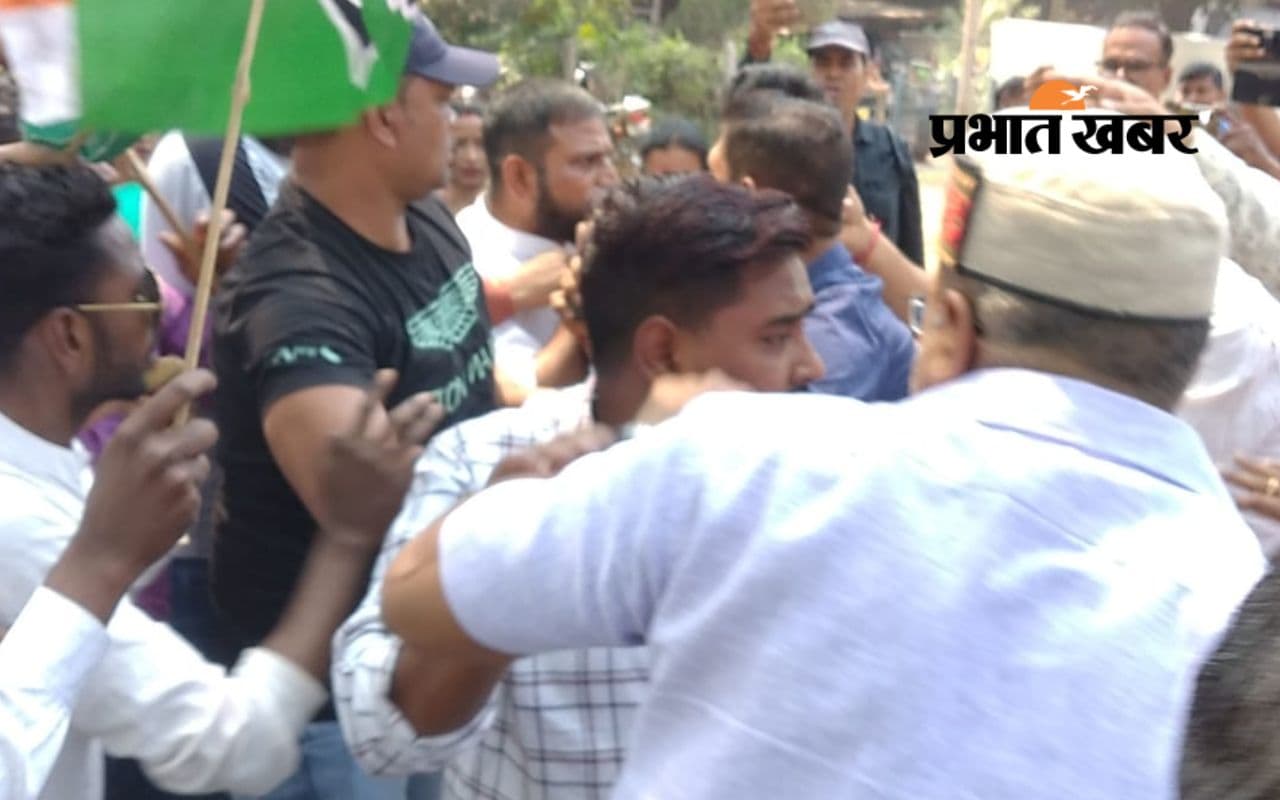 डॉ अजय कुमार पर त्रिपुरा में हमला, कांग्रेस ने जमशेदपुर में सांसद विद्युत वरण महतो के आवास पर किया हंगामा