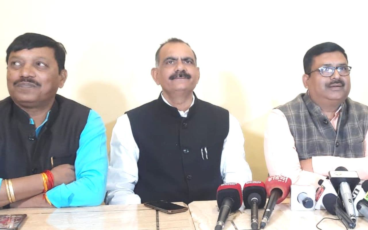 झारखंड कांग्रेस के निलंबित नेताओं का प्रदेश अध्यक्ष राजेश ठाकुर पर पलटवार, प्रेस कॉन्फ्रेंस कर कही ये बात