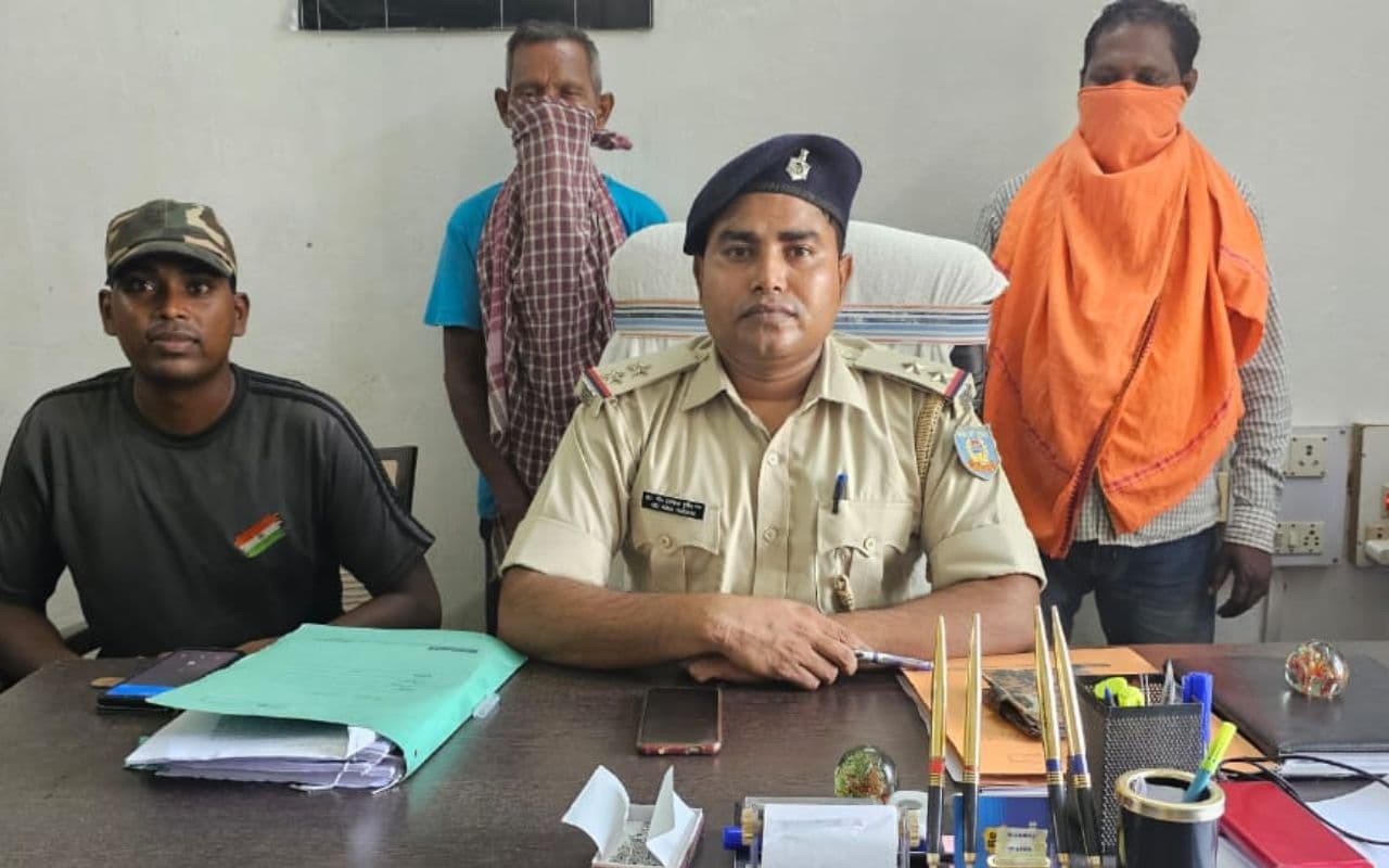 खूंटी में प्रतिबंधित मांस की सप्लाई करने आए सरायकेला-खरसावां के सिकंदर कालिंदी समेत 2 गिरफ्तार