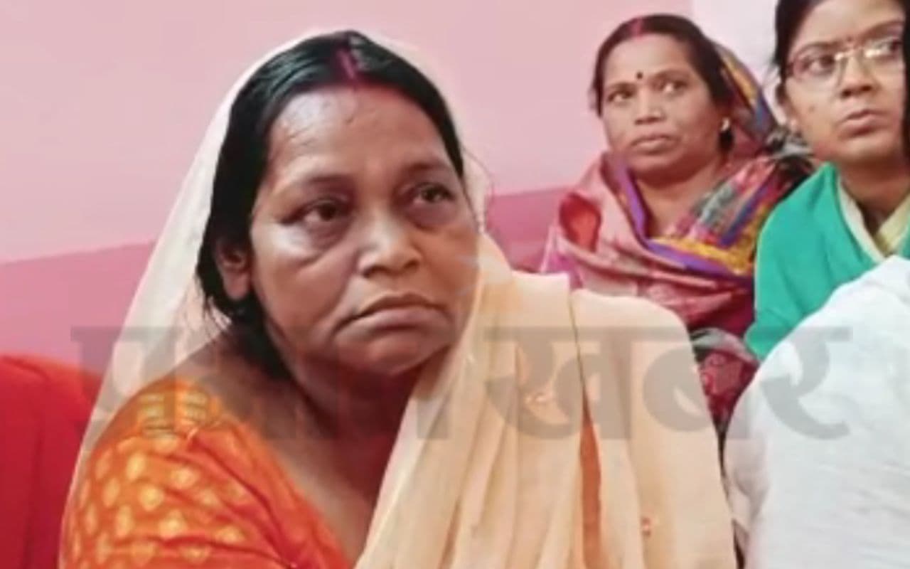 VIDEO: अंत्येष्टि से ठीक पहले क्या बोलीं जगरनाथ महतो की पत्नी?